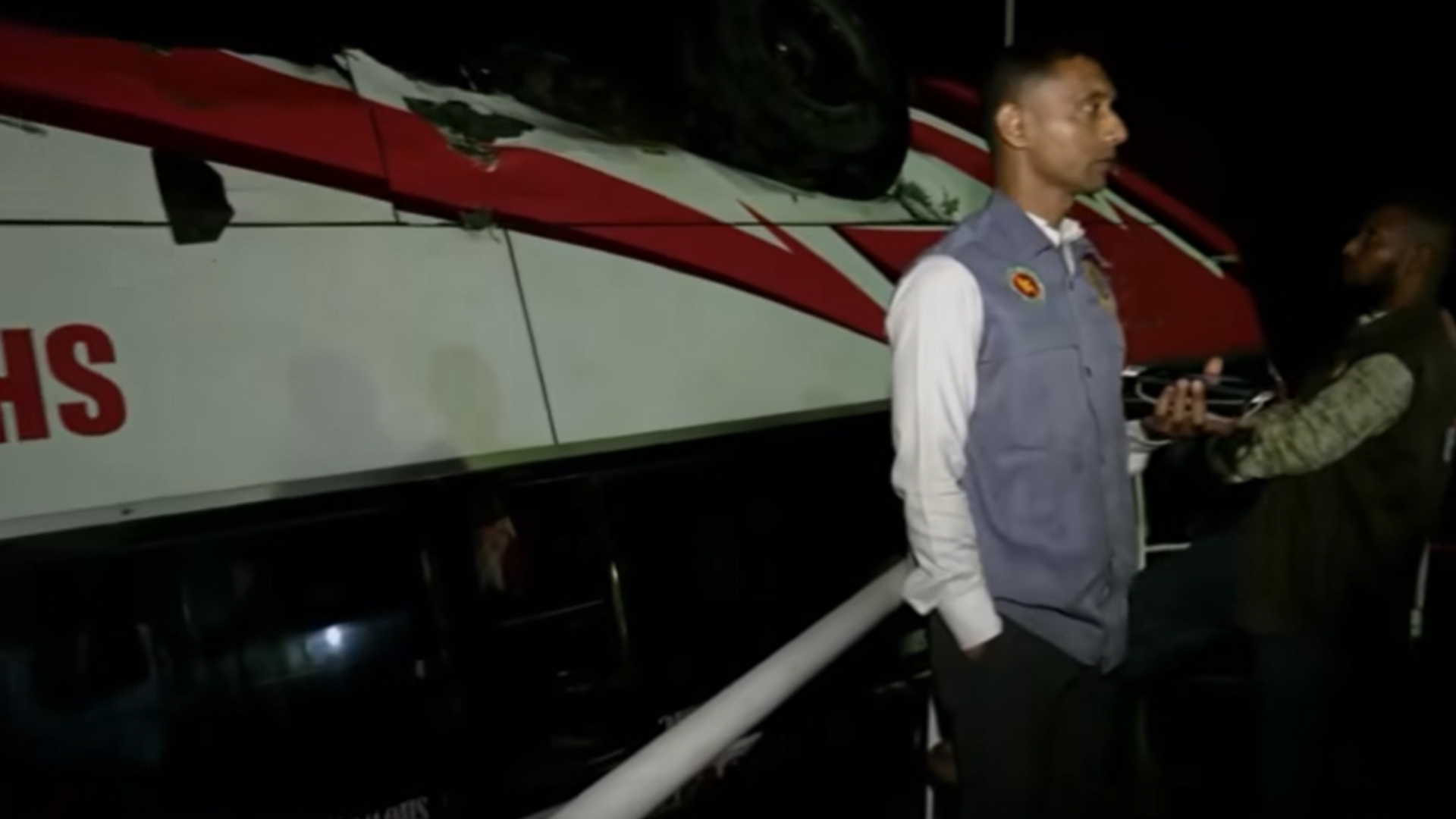 ডুবে যাওয়া বাস উদ্ধার, মৃত বেড়ে ১৮