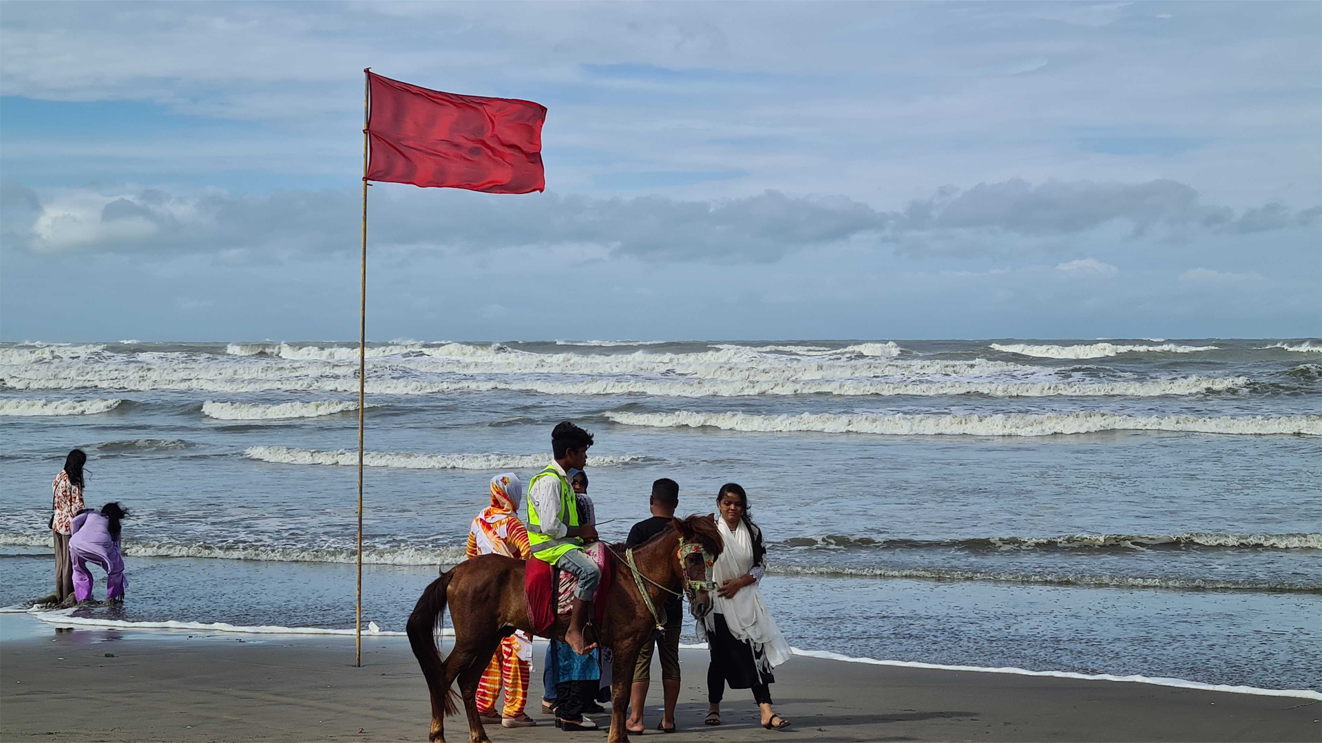সমুদ্রবন্দরে আজও ৩ নম্বর সতর্ক সংকেত বহাল