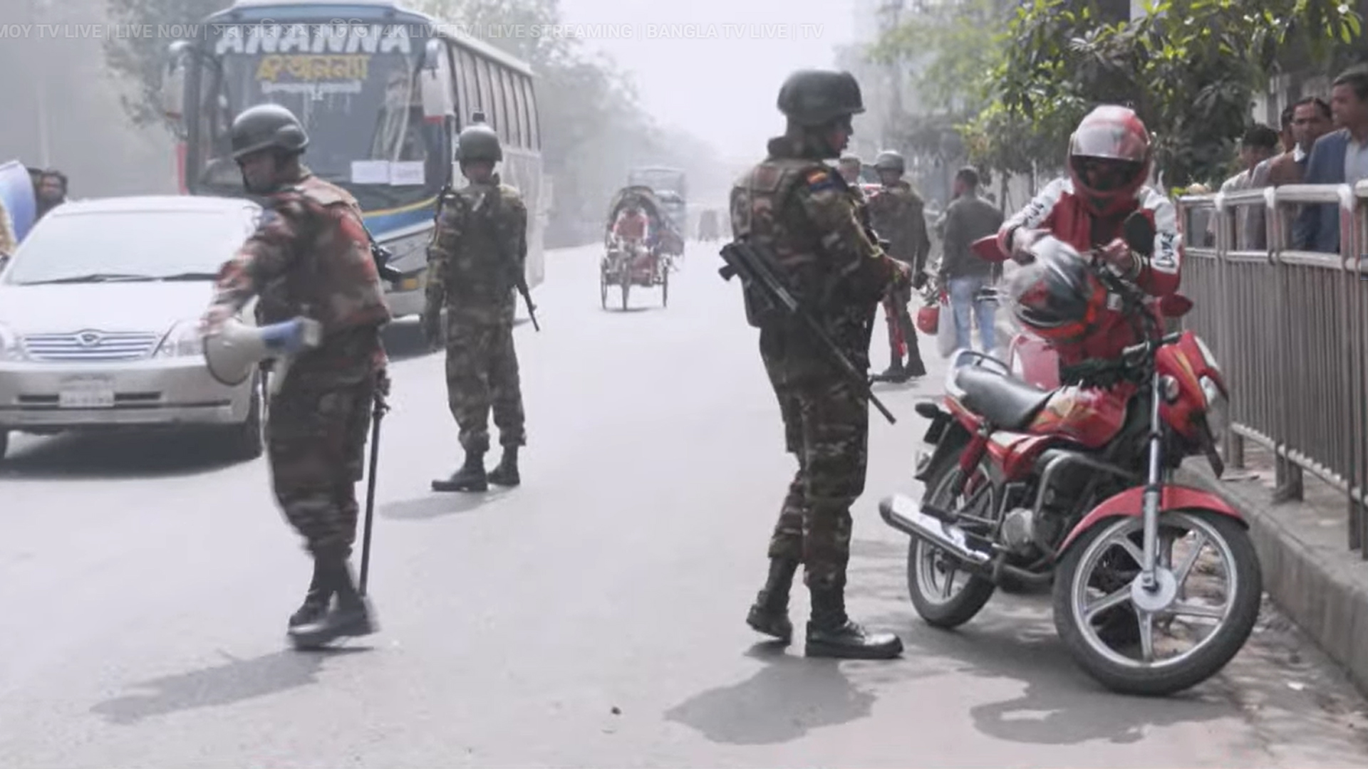 নিরাপত্তার চাঁদরে ঢাকা রাজধানী