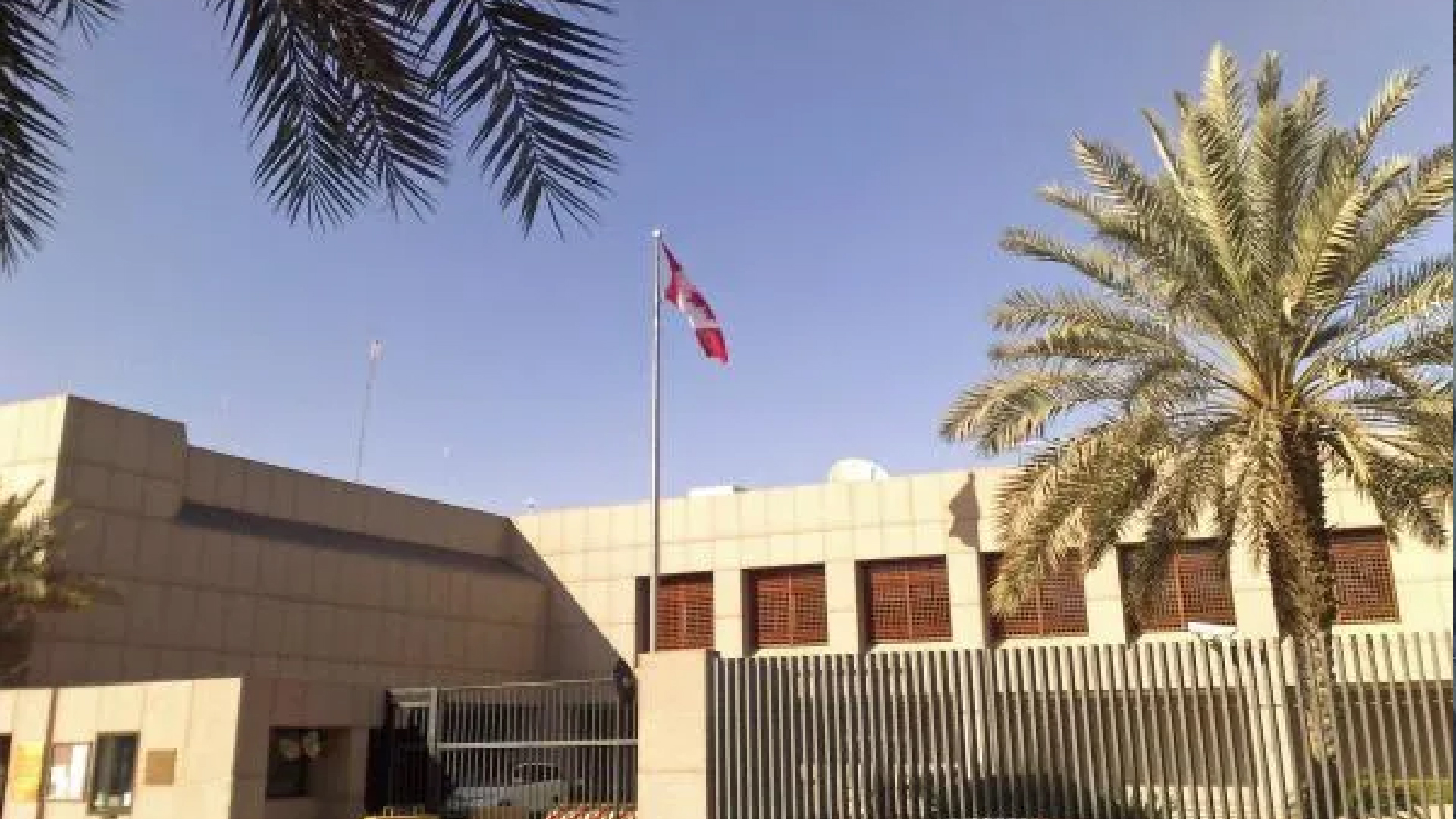 সৌদি আরবে কানাডার দূতাবাস বন্ধ ঘোষণা