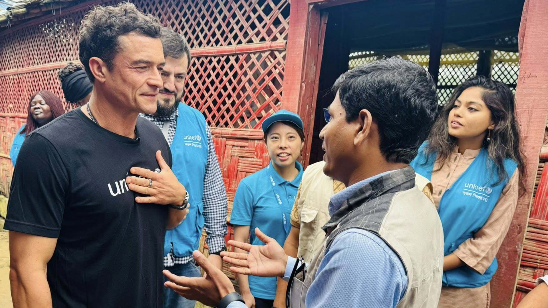 বাংলাদেশকে প্রশংসায় ভাসালেন হলিউড অভিনেতা অরল্যান্ডো ব্লুম