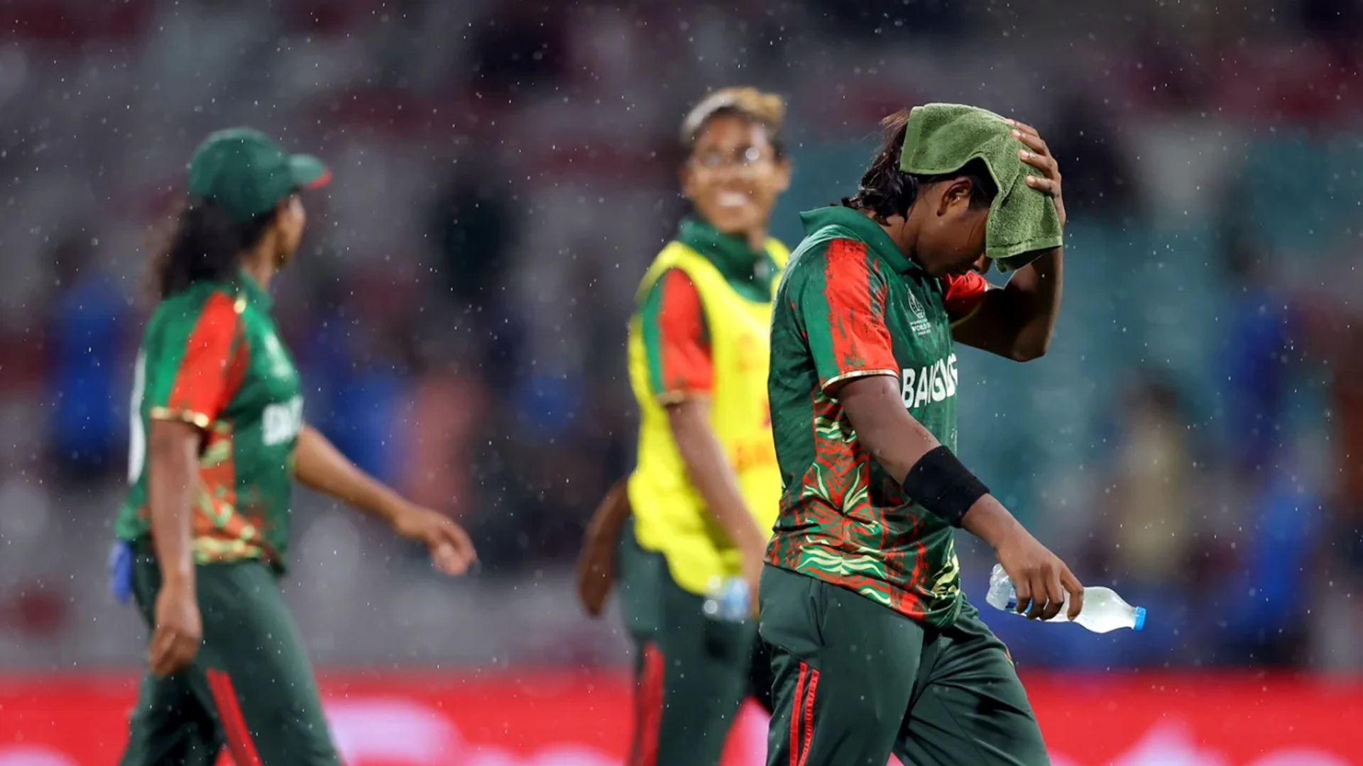 বৃষ্টিতে ভেসে গেল ভারত-বাংলাদেশ ম্যাচ