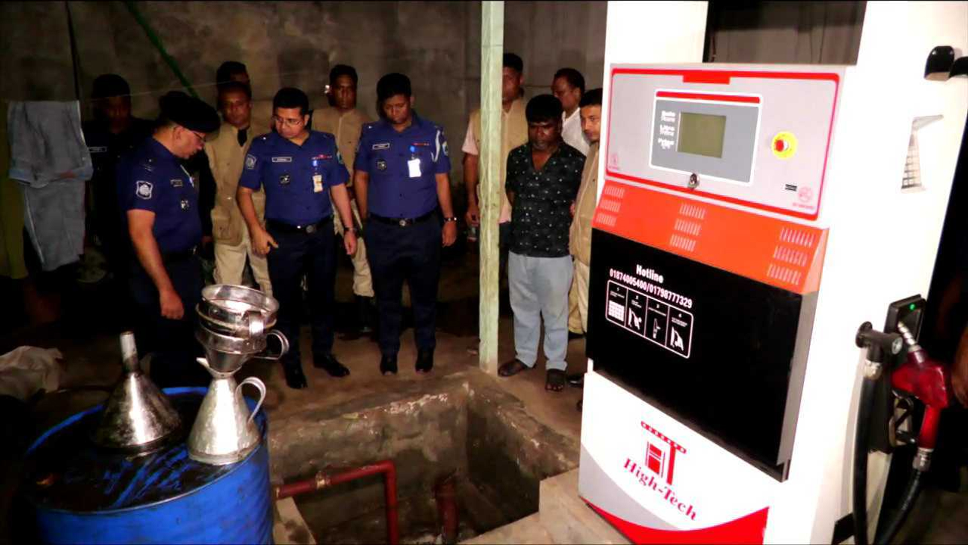 সিরাজগঞ্জে অবৈধভাবে মজুত ২১শ’ লিটার ডিজেল জব্দ