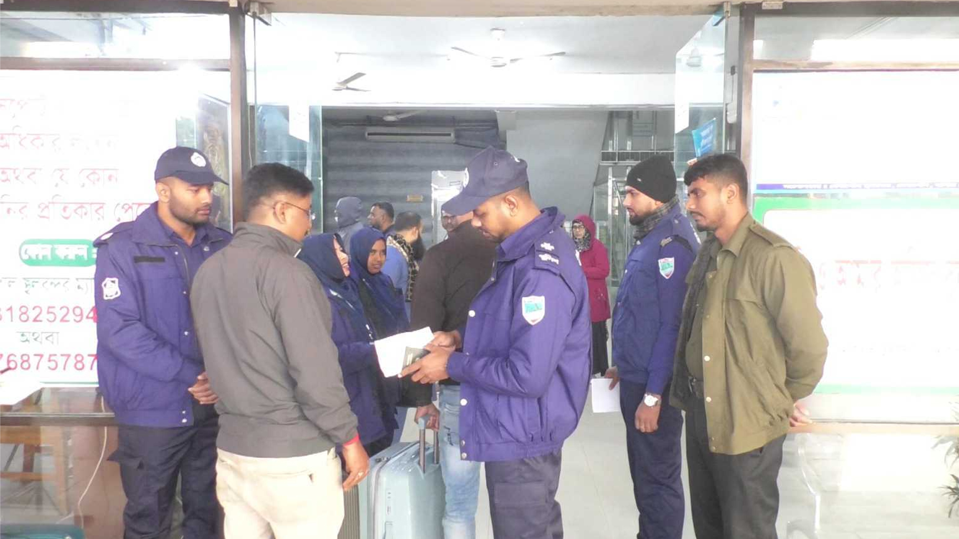 ওসমান হাদির ওপর হামলাকারীদের পালানো ঠেকাতে বেনাপোল সীমান্তে সতর্কতা