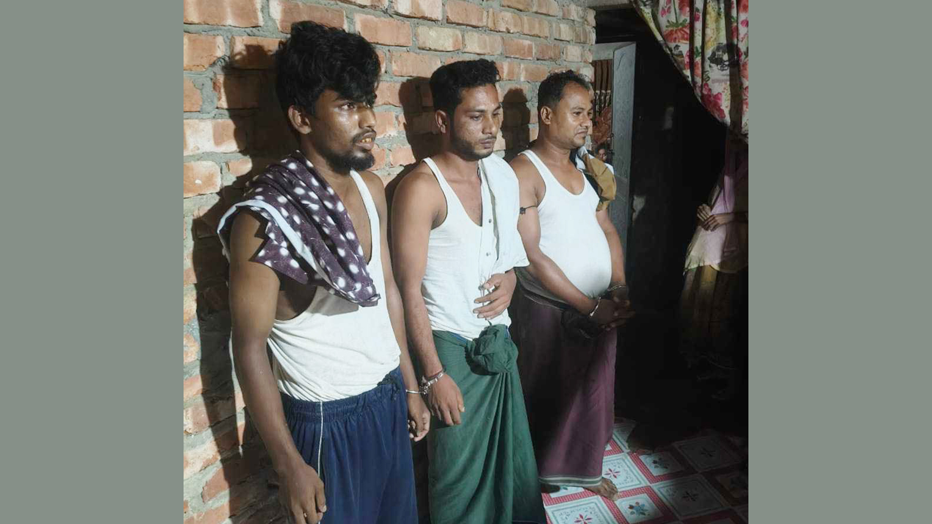 মালয়েশিয়ায় চাকরির প্রলোভনে জিম্মি, কক্সবাজারে আটক ৩