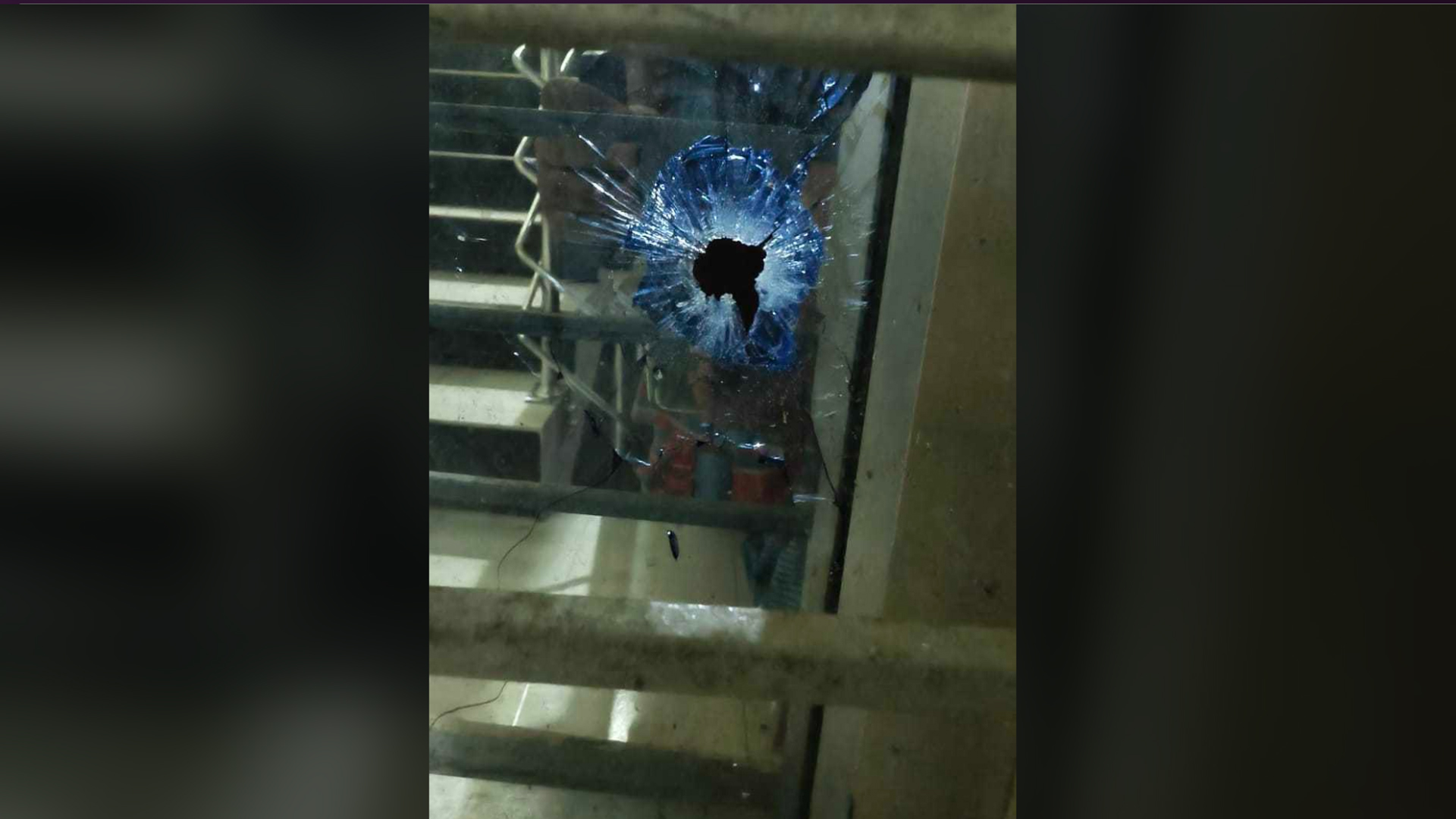 খুলনায় জমি নিয়ে বিরোধের জেরে বাড়ি লক্ষ্য করে গুলি