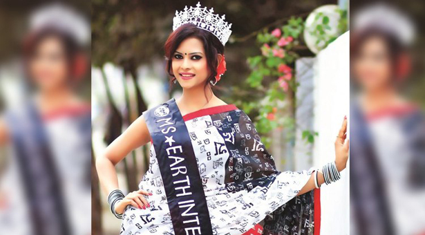 Ona, qiz va yigitning jinsiy aloqa videosi Seksual ayolning rafiqasi tatilda tanga kiyib, kuzatuvchilarni aldagan