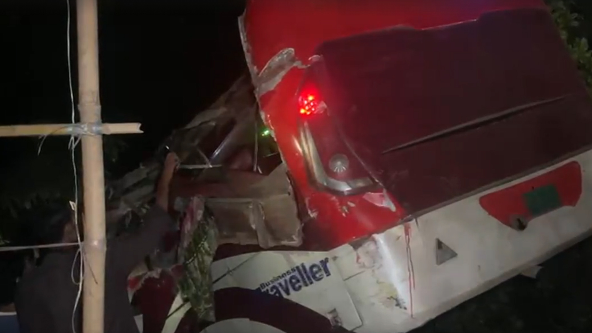 চট্টগ্রামে বাস-ট্রাকের সংঘর্ষে নিহত ৫