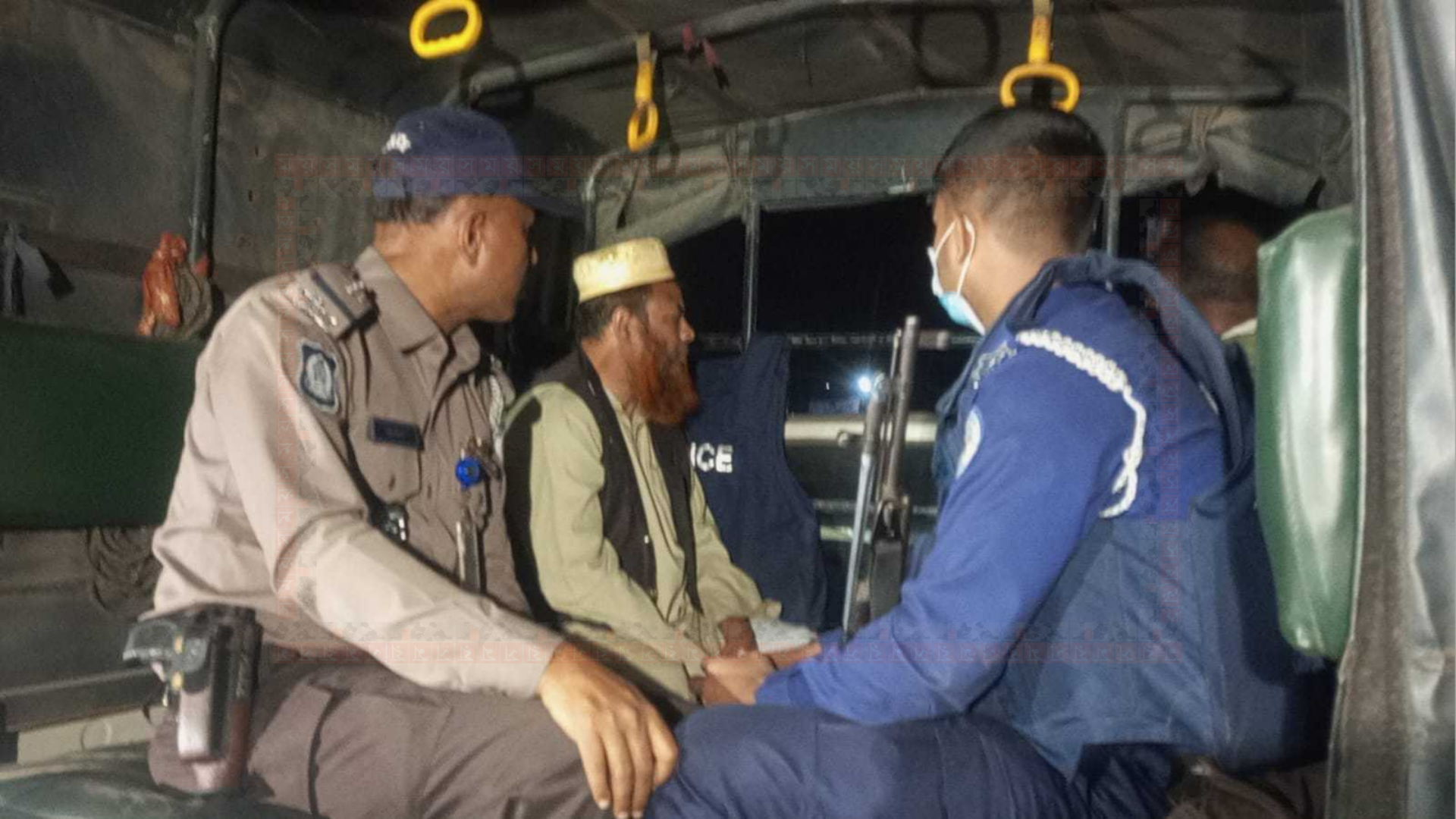 বগুড়ায় রাতে ভোটকেন্দ্রে অনুপ্রবেশের অভিযোগে জামায়াত নেতা আটক