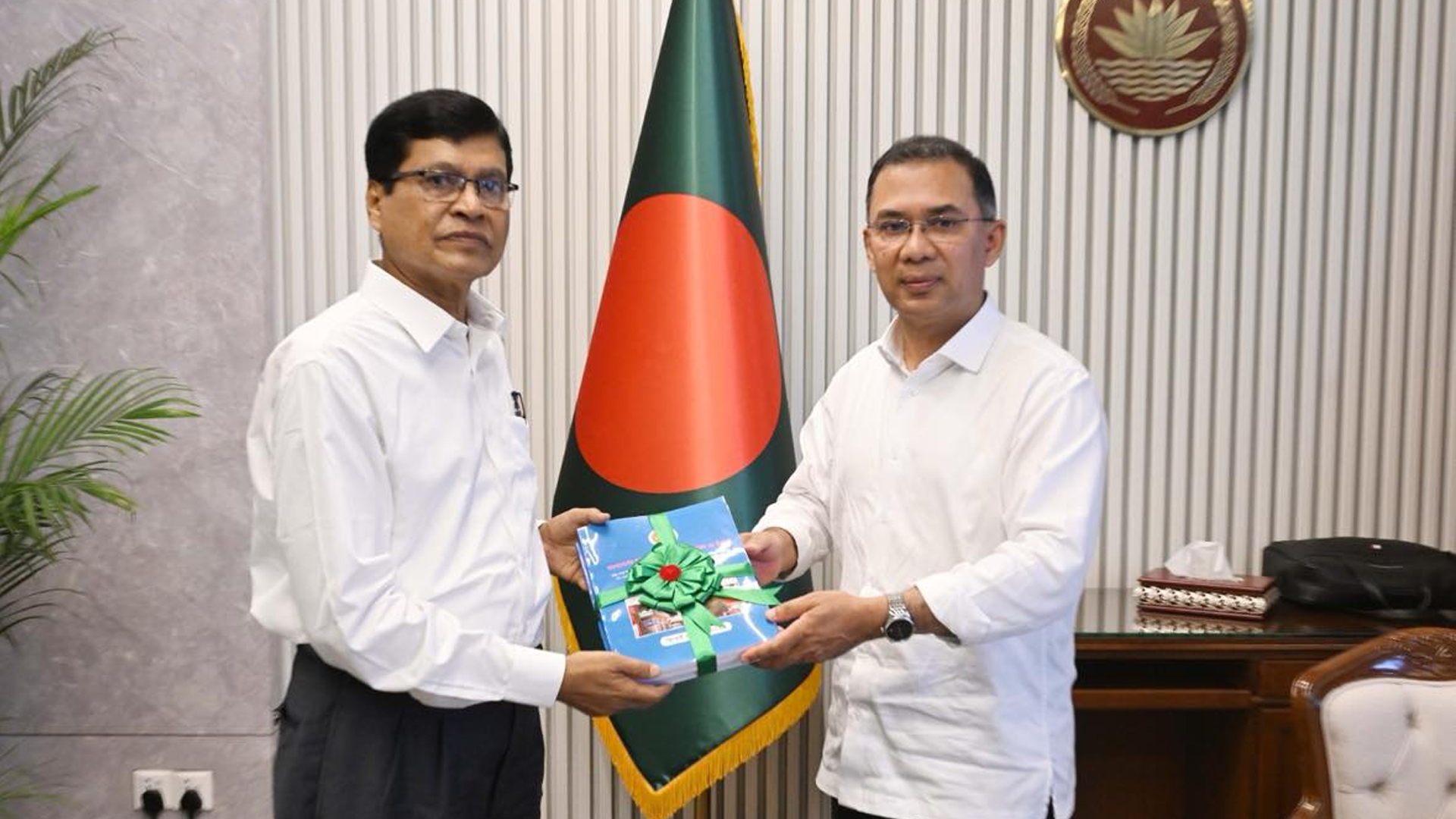 প্রধানমন্ত্রীর কাছে ৩৮টি অডিট রিপোর্ট উপস্থাপন