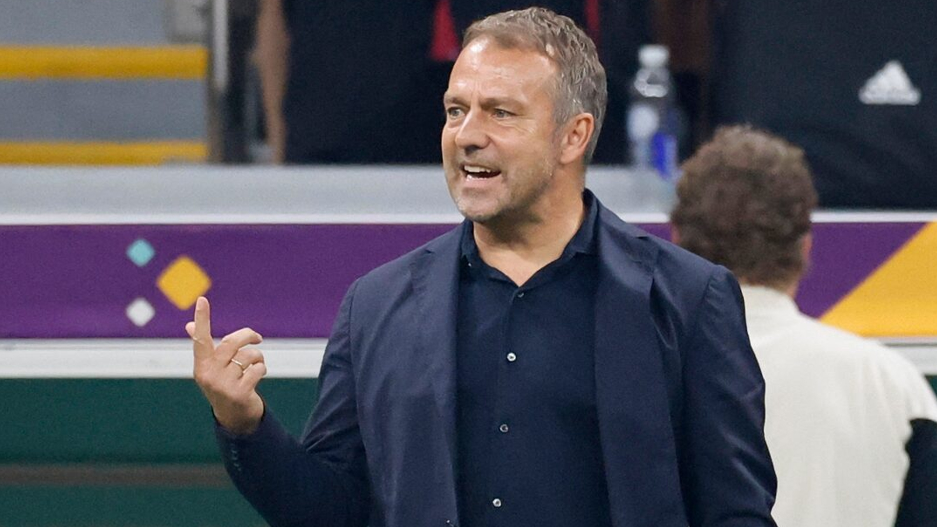 লাল কার্ড দেখার পর নিজেকে নির্দোষ দাবি করলেন বার্সা কোচ