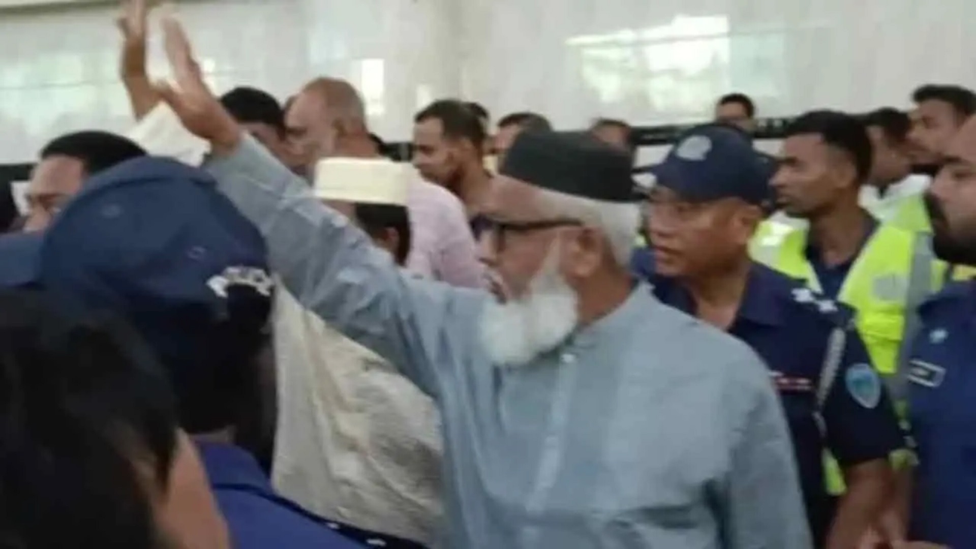 সেই বিচারপতিকে বিচারকাজ থেকে সরিয়ে দিলেন প্রধান বিচারপতি