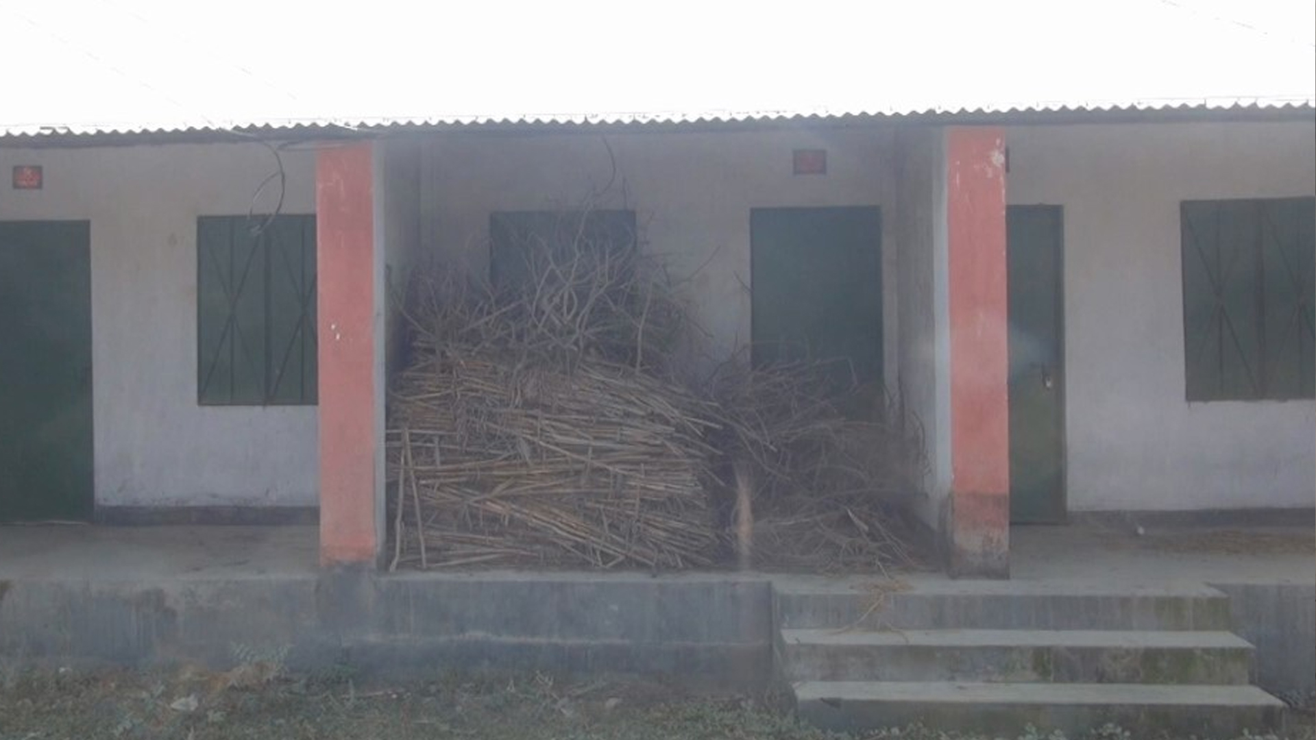 আশ্রয়ণ প্রকল্পের ঘরে থাকছে সাপ-পোকামাকড়, গচ্ছা কোটি কোটি টাকা