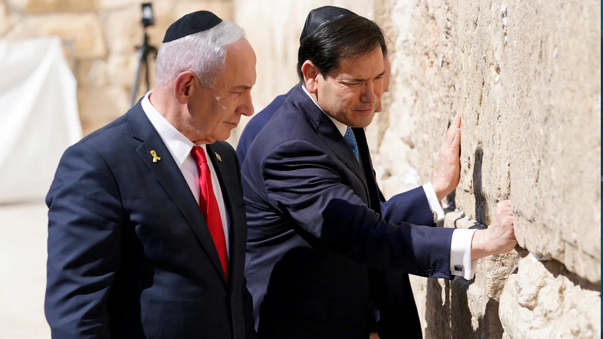 পশ্চিম তীর দখলের ইসরাইলি পদক্ষেপ গাজা চুক্তিকে হুমকির মুখে ফেলবে