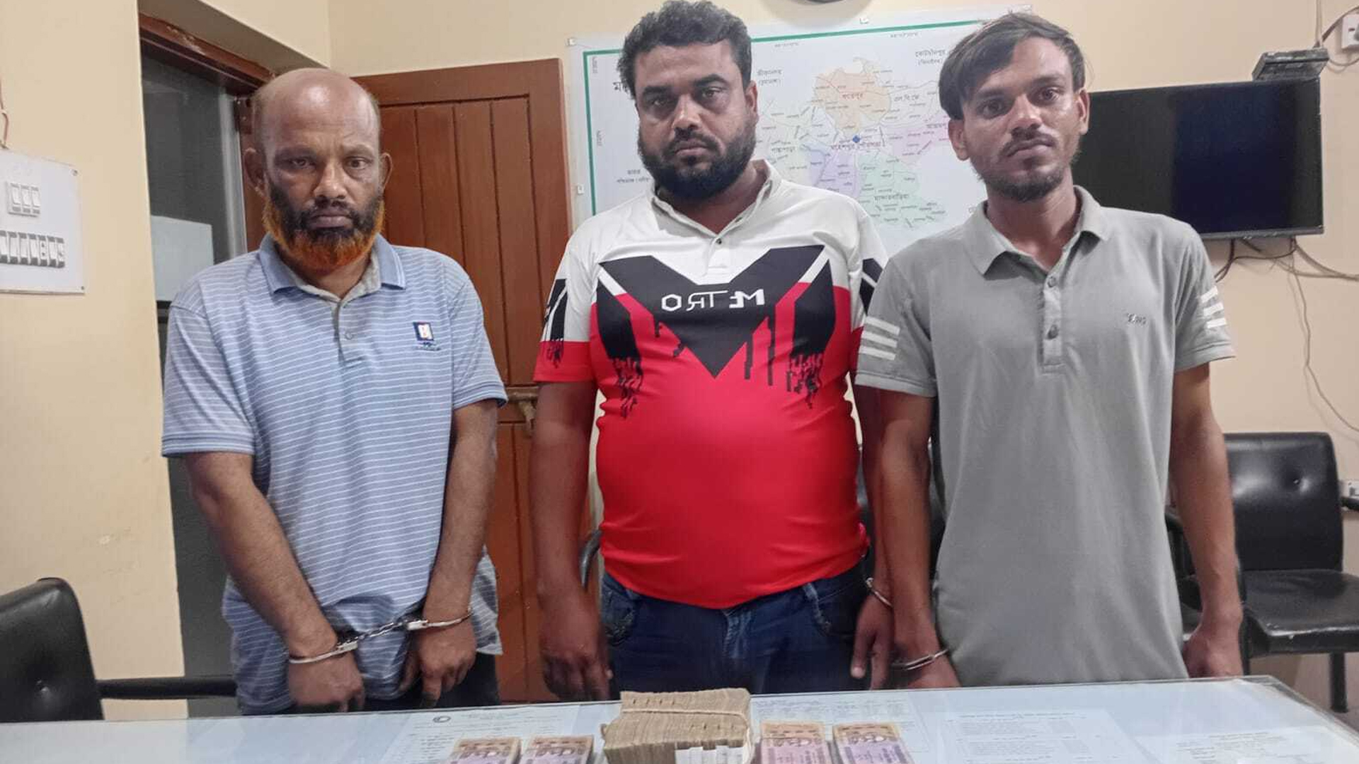 ঝিনাইদহে ফুফুর টাকা আত্মসাতে ভাতিজার ‘ছিনতাই নাটক’, আটক ৩