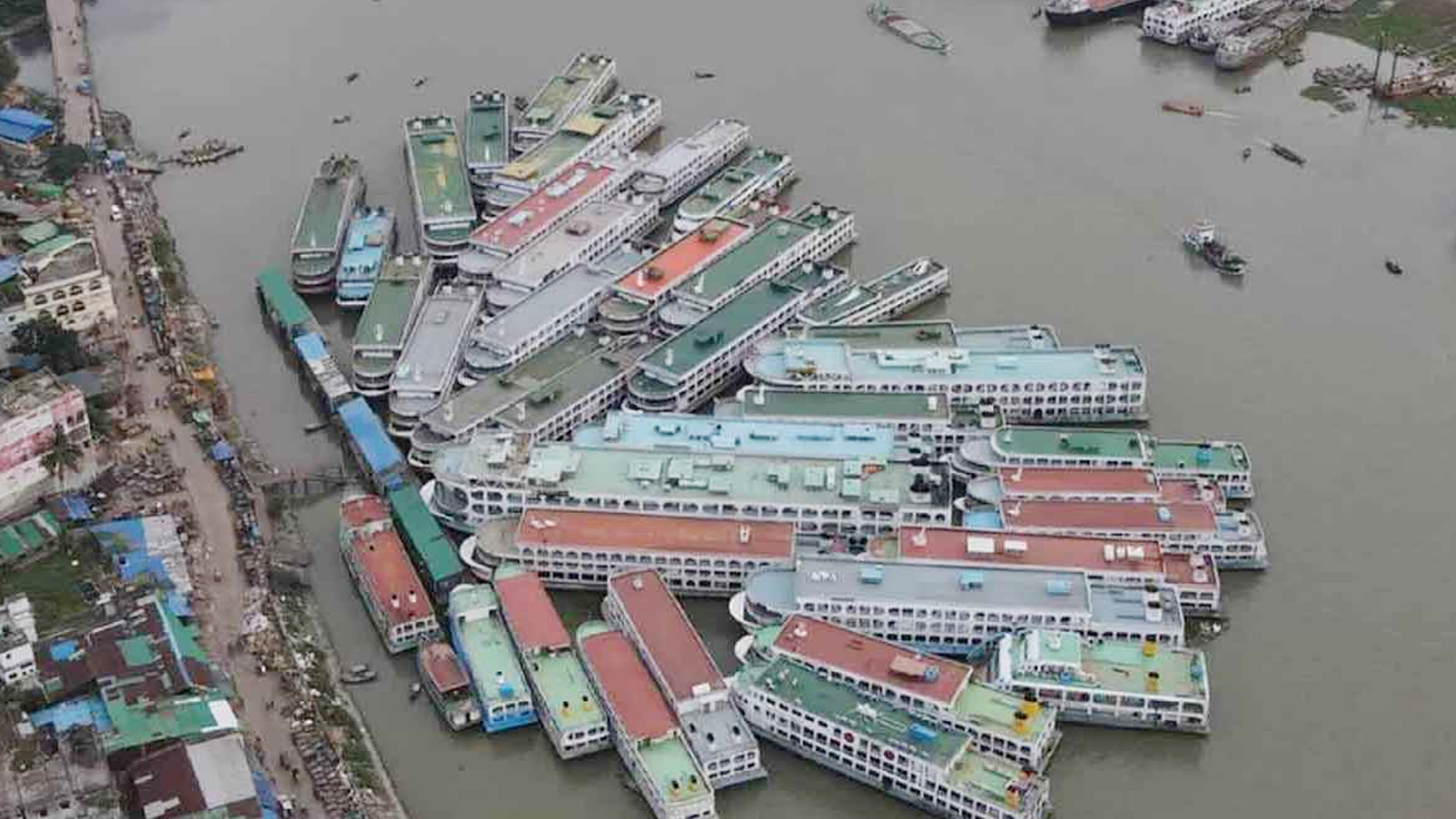পাটুরিয়া-দৌলতদিয়া ও আরিচা-কাজিহাটে নৌযান চলাচল বন্ধ