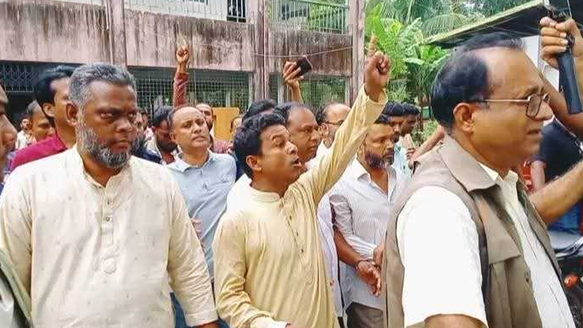 আ.লীগ নেতার ব্যবসা প্রতিষ্ঠানে ভাঙচুর মামলায় বিএনপির ৬ নেতা কারাগারে