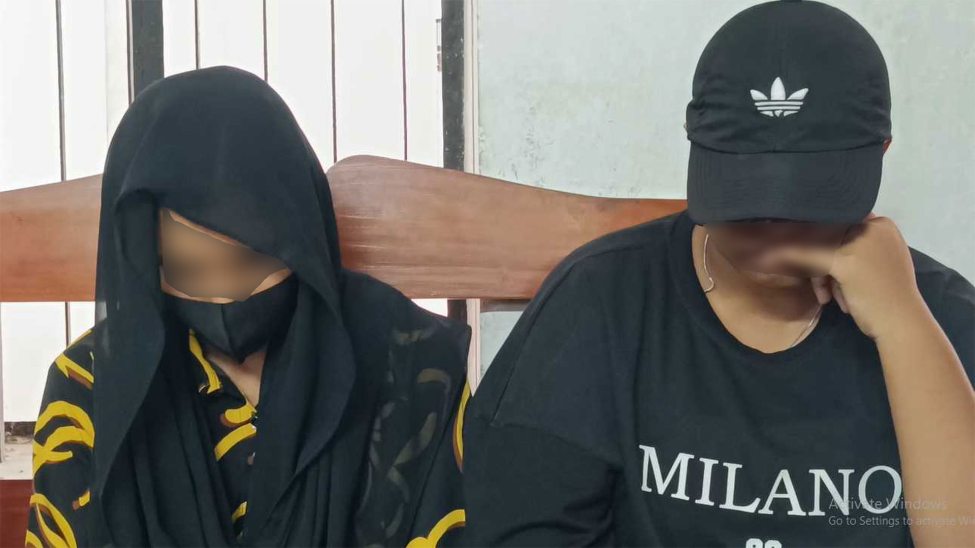 তরুণীর প্রেমে সংসার ছাড়লেন গৃহবধূ, পরিণতি থানায়!