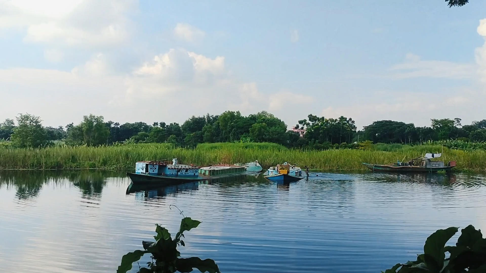 মাদারীপুরে অবৈধভাবে বালু উত্তোলনের দায়ে তিনজনকে জরিমানা