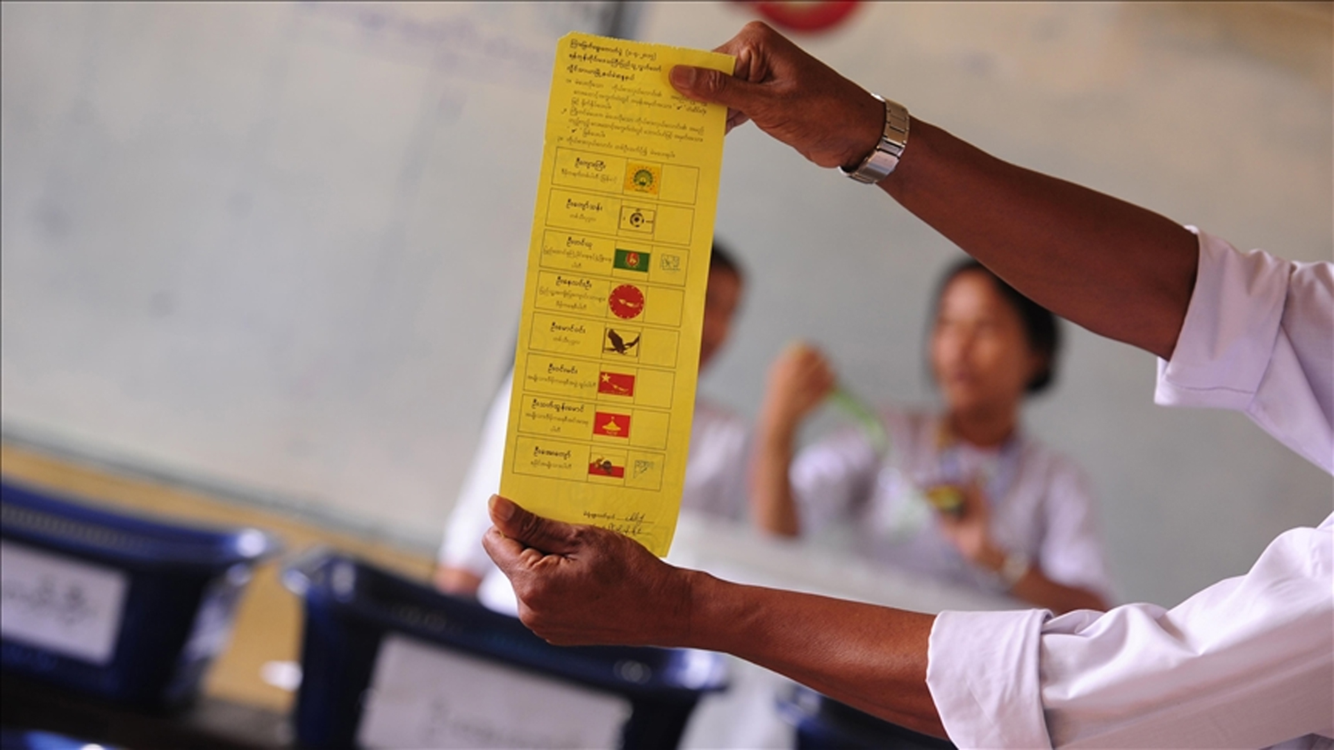 আসন্ন নির্বাচন নিয়ে দ্বিমুখী চাপে মিয়ানমারের জনগণ