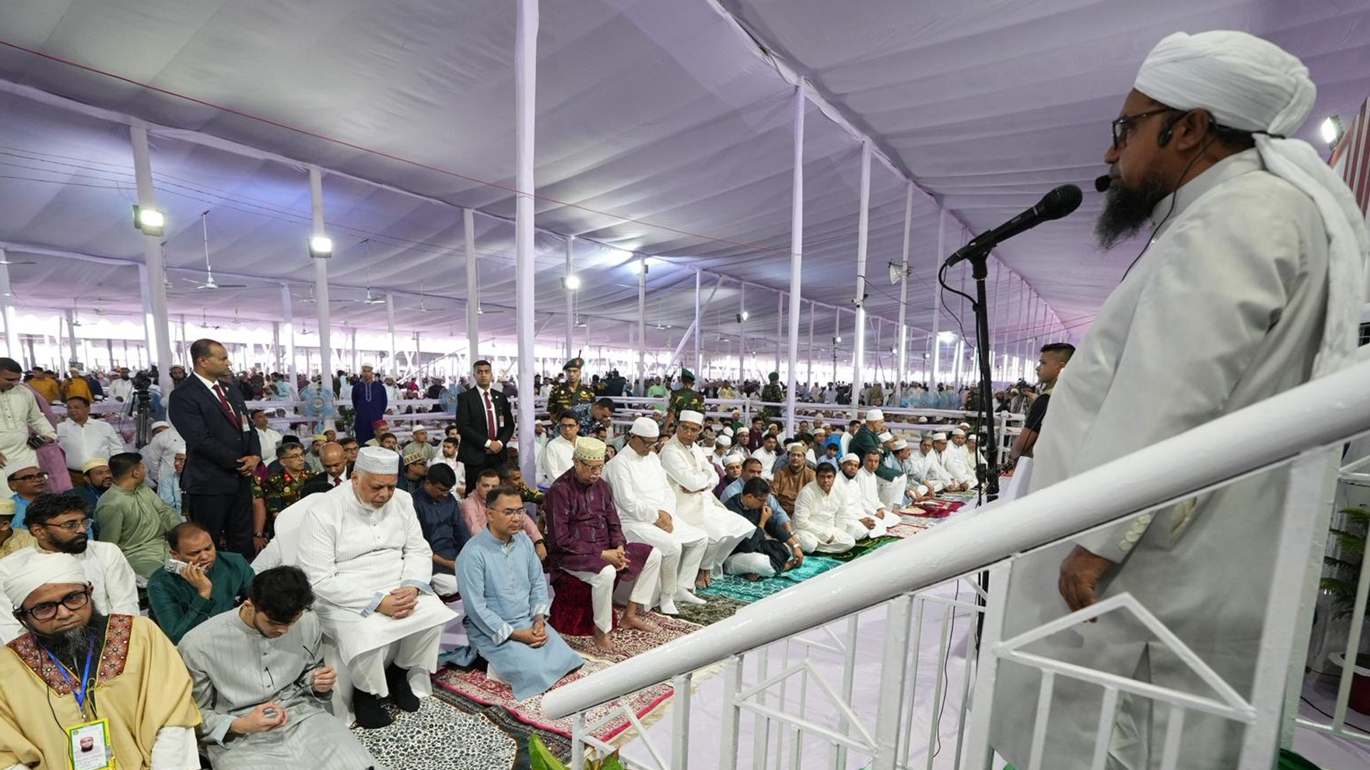 জাতীয় ঈদগাহে ঈদের প্রধান জামাত অনুষ্ঠিত