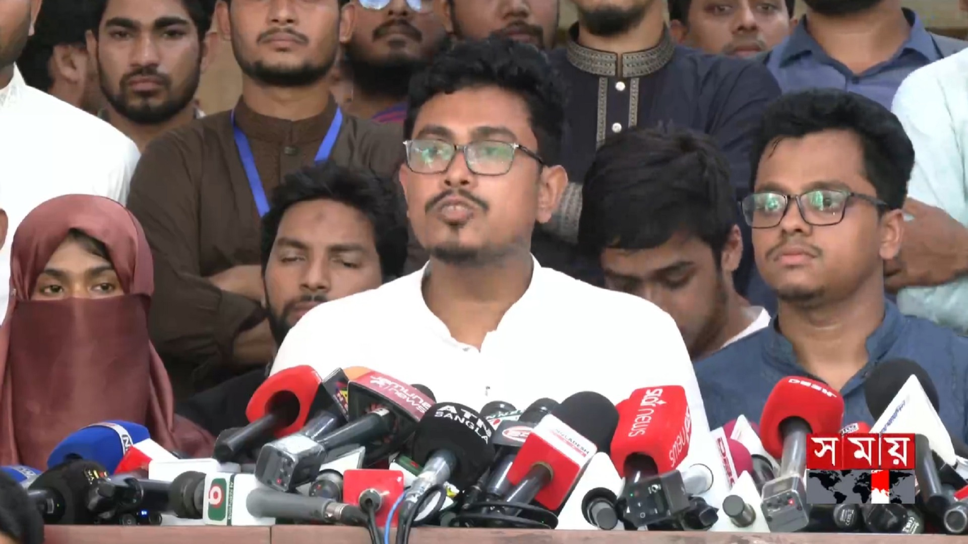 গানম্যানের প্রস্তাব ফিরিয়ে দিলেন সাদিক কায়েম