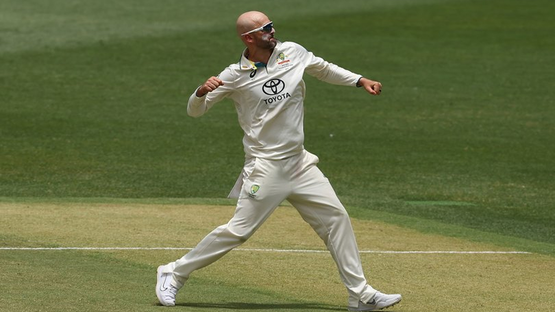 ম্যাকগ্রাকে ছাড়িয়ে গেলেন লায়ন