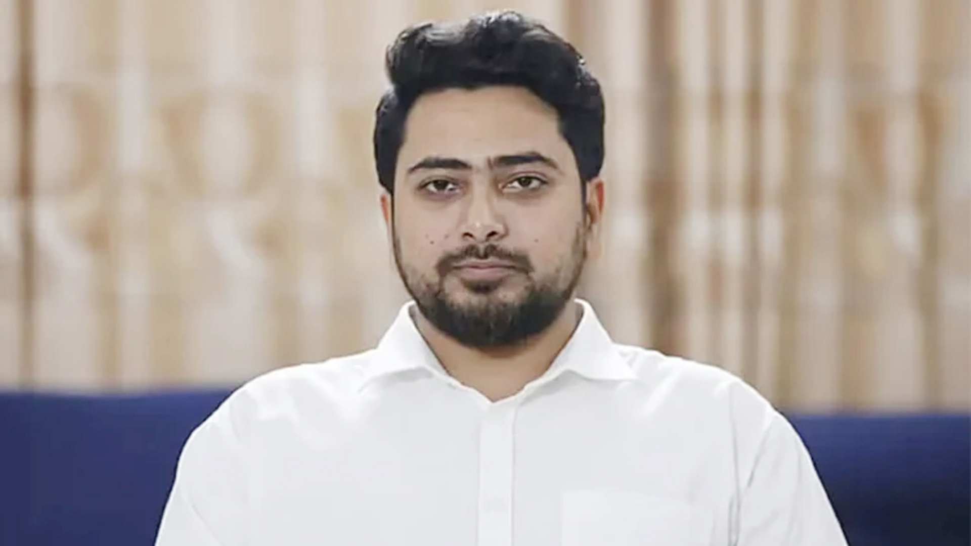 ওমরাহ পালনে সৌদি আরব যাচ্ছেন নাহিদ