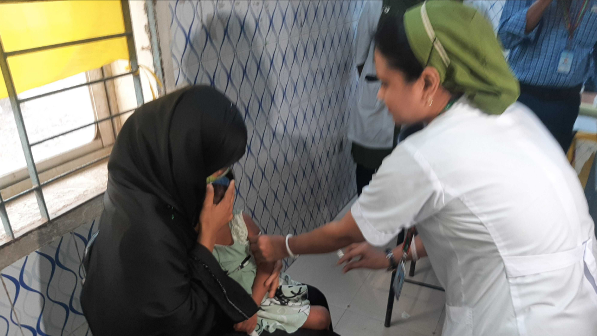 বরগুনা সদর উপজেলার ৪০ কেন্দ্রে হামের টিকা দেয়া শুরু