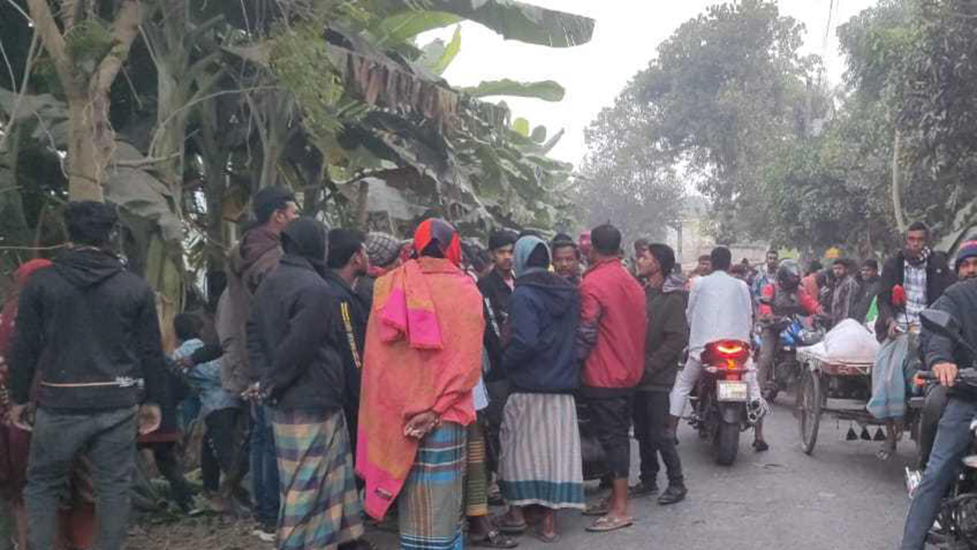 শ্বশুরবাড়ি যাওয়ার পথে ট্রলির ধাক্কায় যুবক নিহত, স্ত্রী-মেয়ে হাসপাতালে