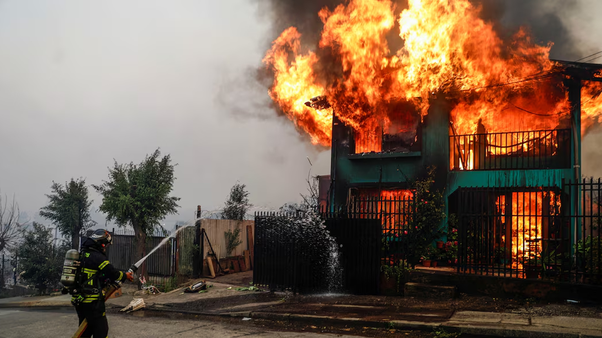 চিলিতে দাবানলে ১৯ জনের মৃত্যু, জরুরি অবস্থা জারি