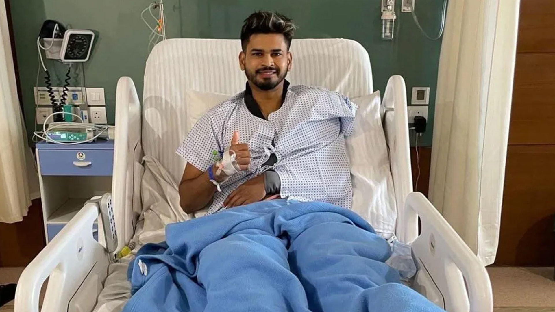 আইসিইউতে থেকে ছাড়া পেলেন আইয়ার