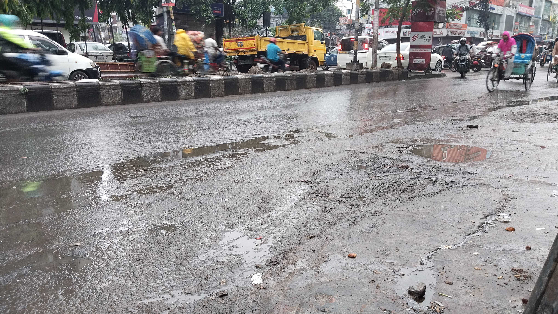 সাতসকালেই ঢাকায় বৃষ্টি