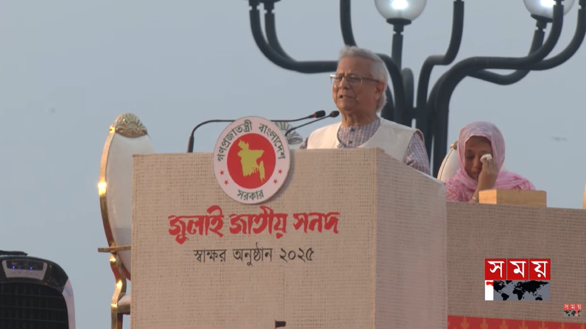 সাংবাদিকদের ভিড়ে কেবল ছেলেকেই খুঁজেছেন শহীদ প্রিয়র মা