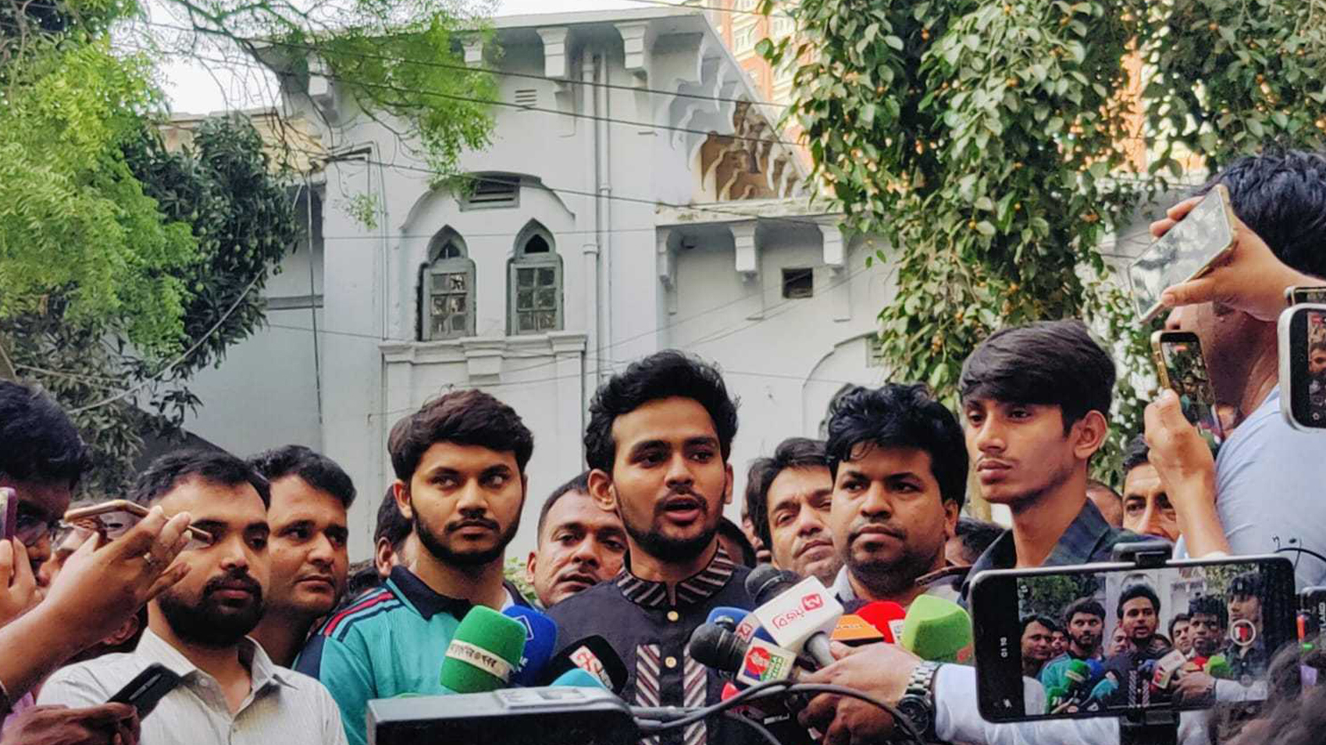 এনসিপির প্রার্থী মনিরা-নুসরাতের মনোনয়নপত্র জটিলতা নিয়ে যা জানালেন আসিফ মাহমুদ