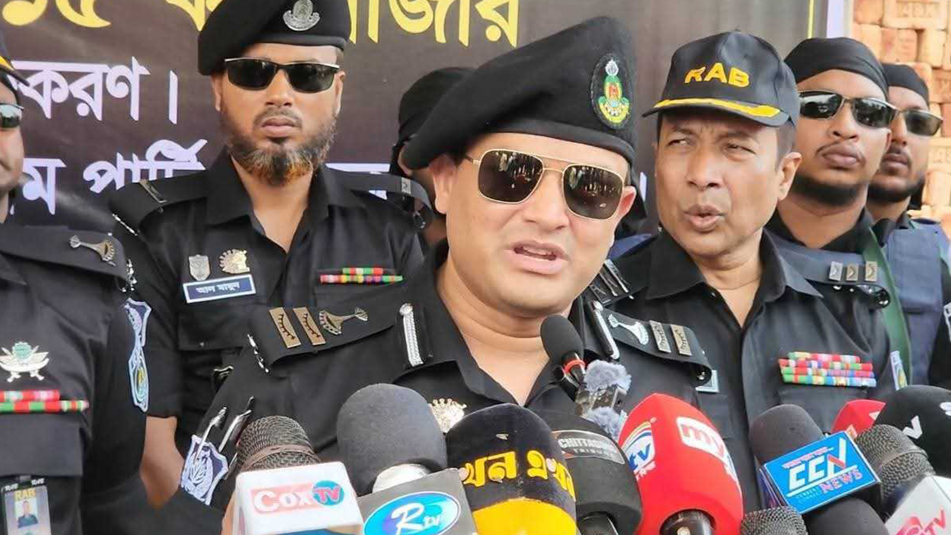 কক্সবাজারে পশুর হাটে জাল টাকা-ছিনতাই ঠেকাতে র‌্যাবের কড়া অবস্থান