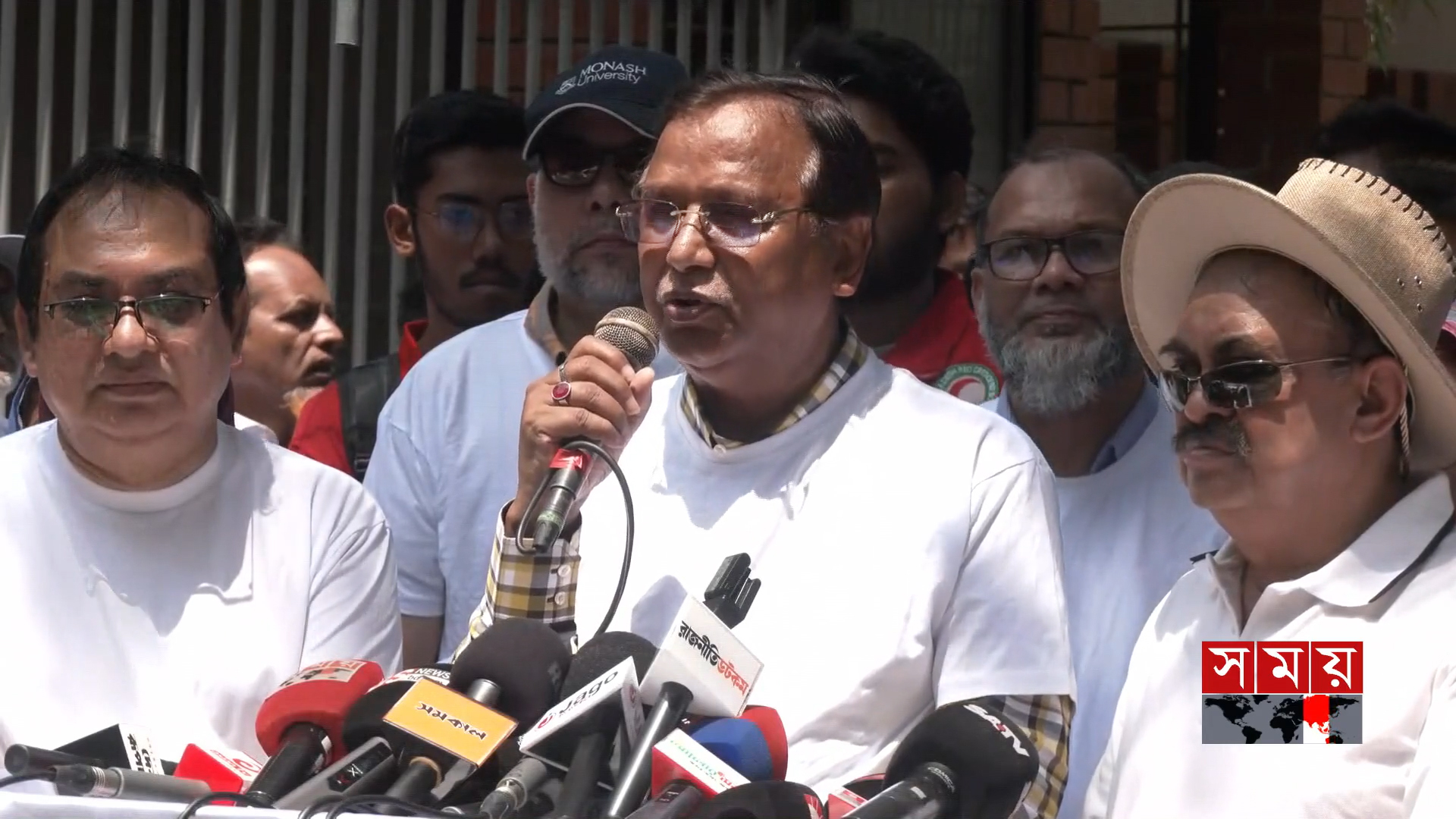 হকার কার্ড ছাড়া নির্দিষ্ট জায়গায় কেউ বসতে পারবেন না: ডিএসসিসি প্রশাসক