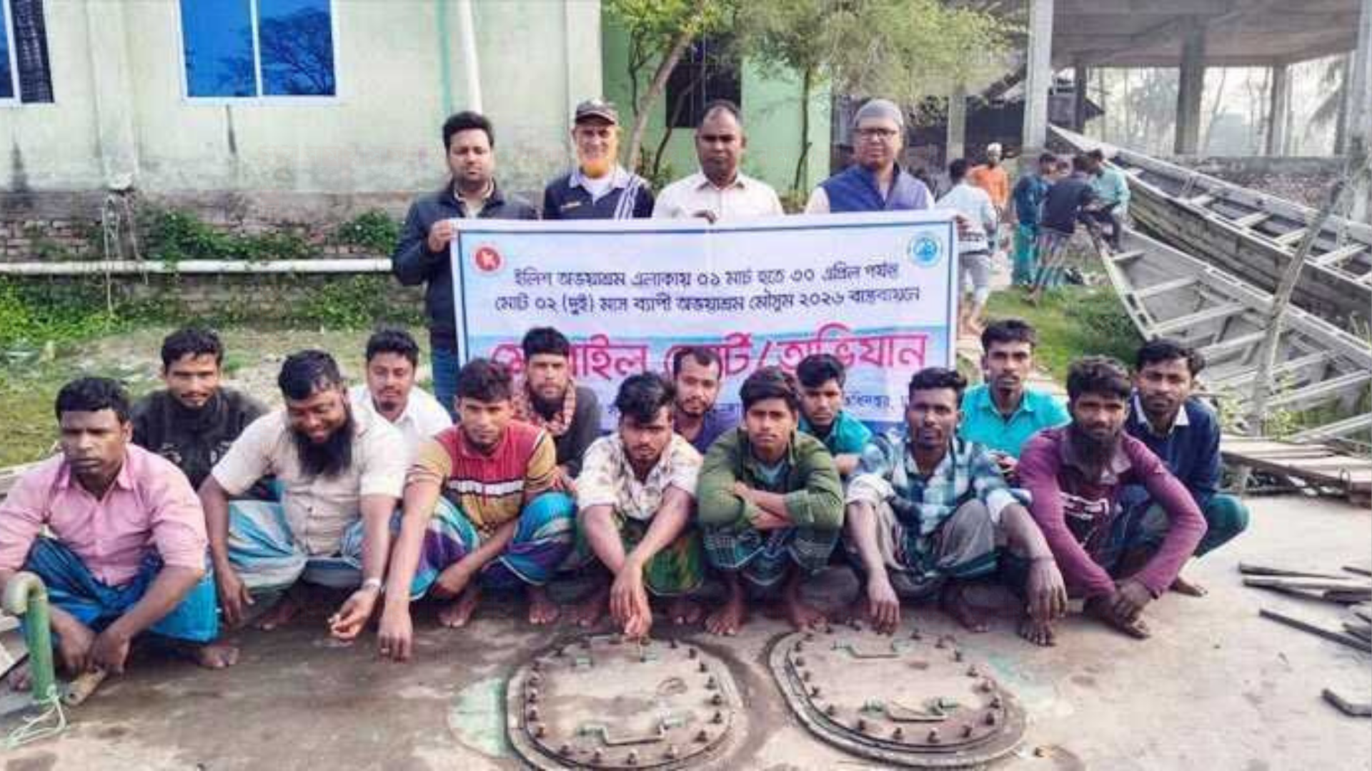 বরিশালে অবৈধ জালসহ ১৪ জেলে আটক