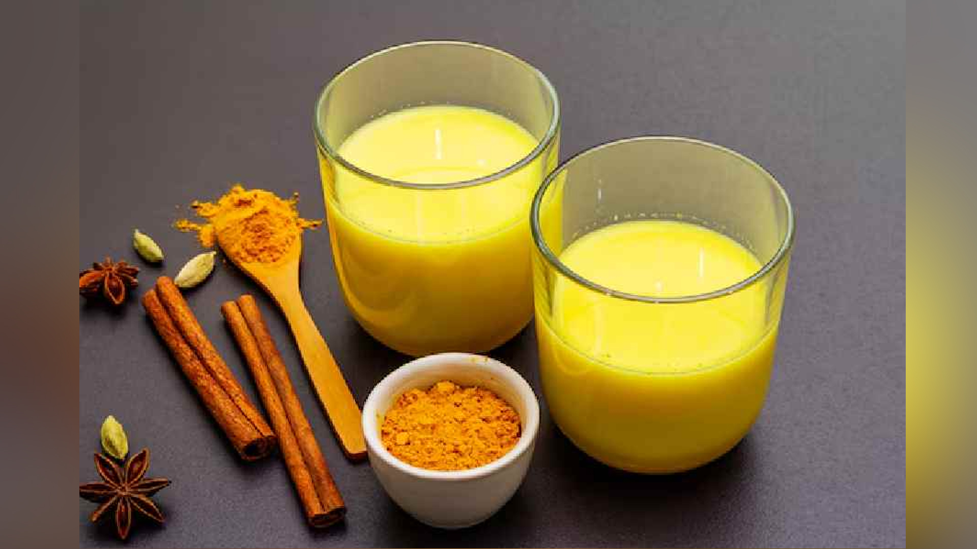 ১৪ জাদুকরী গুণে ভরপুর হলুদ দুধ