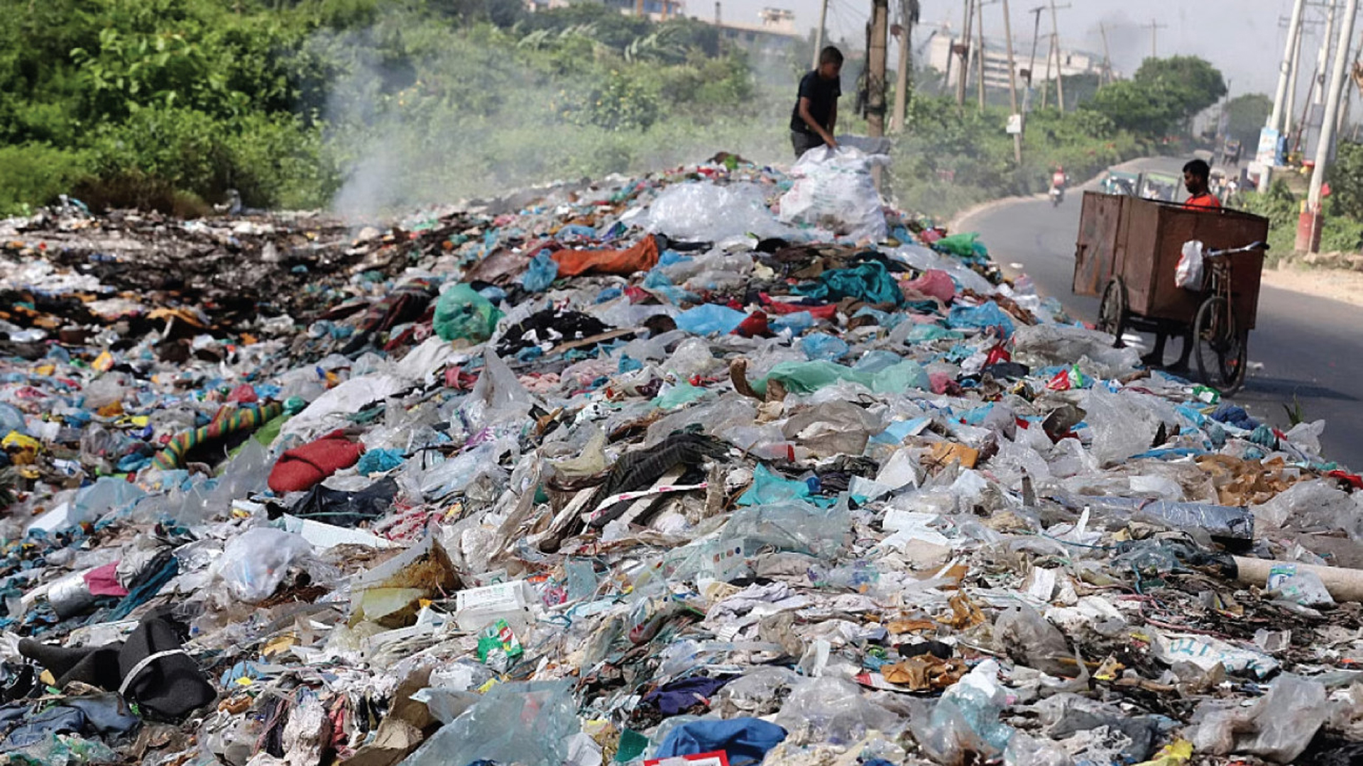 বাংলাদেশে প্লাস্টিক দূষণ: চ্যালেঞ্জ ও সমাধান