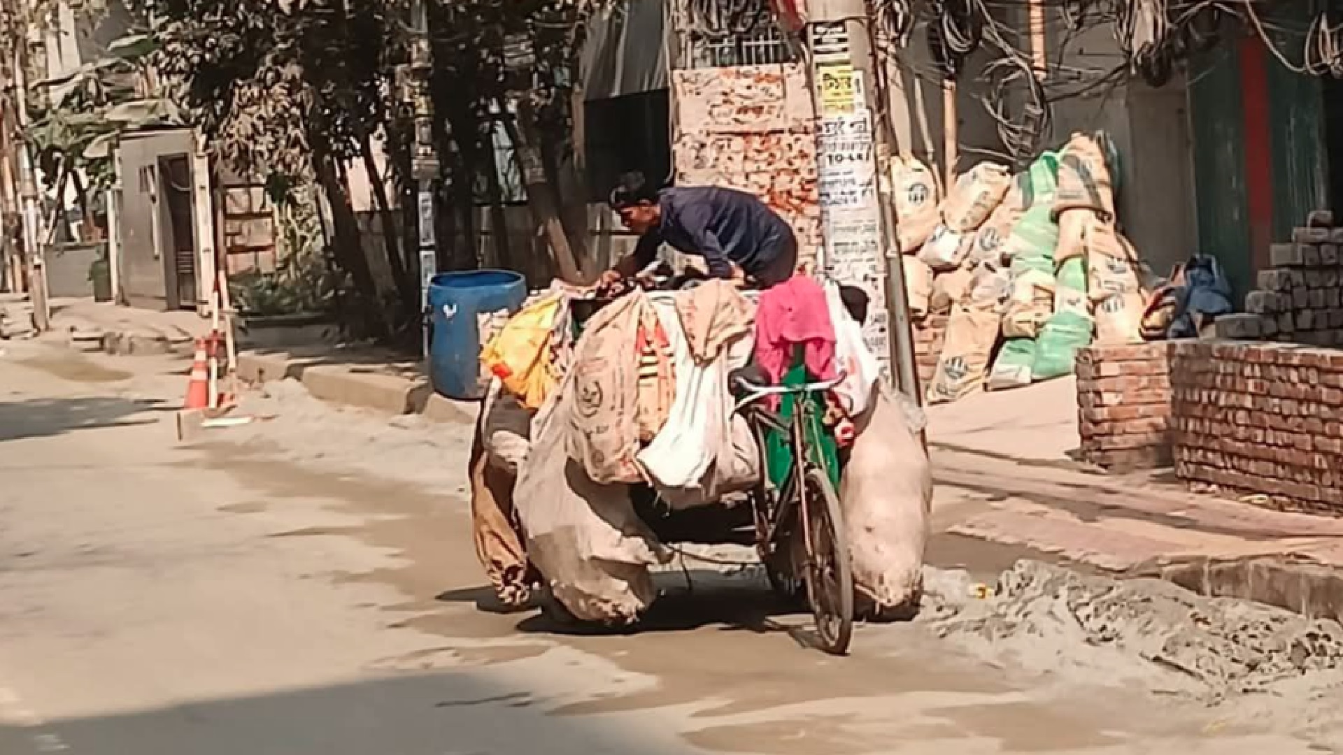 ময়লার বিল ১০০ টাকার বেশি নিলেই ব্যবস্থা