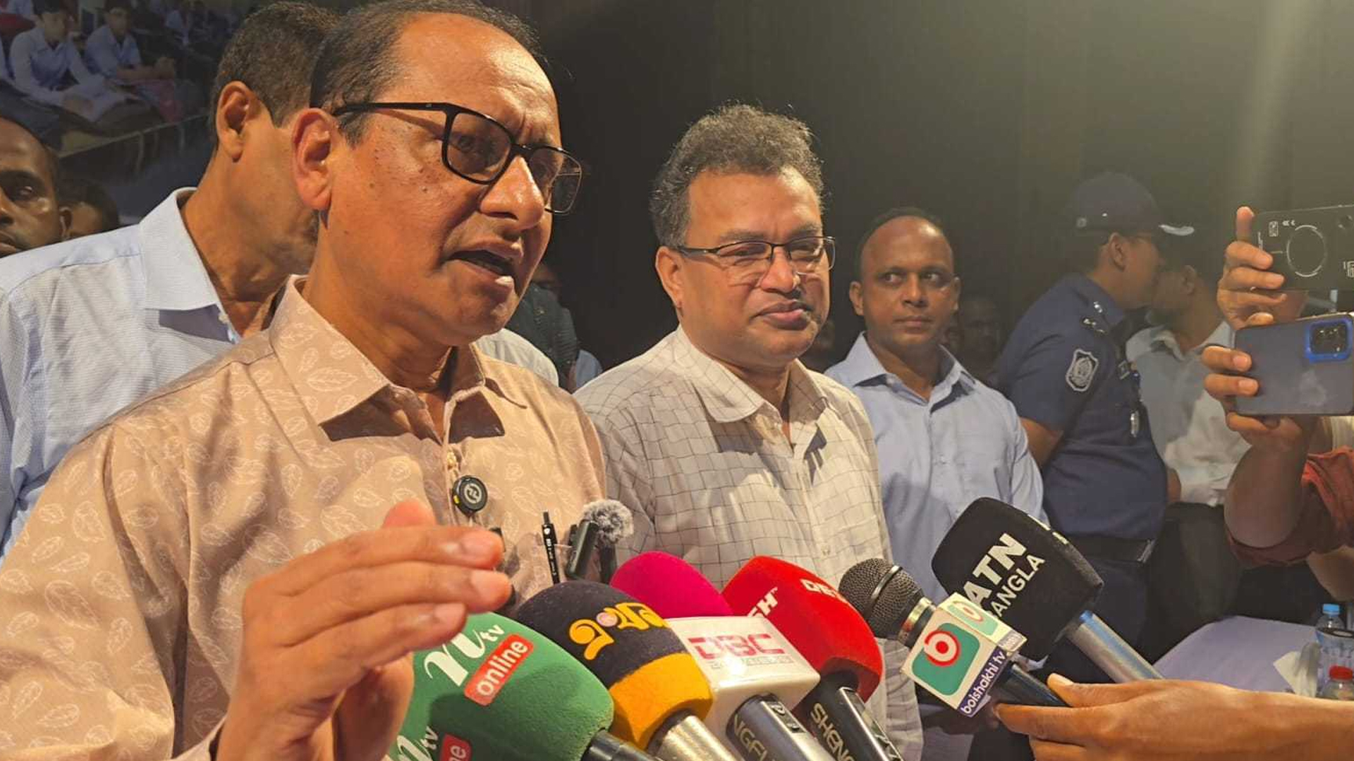 হাওড় ও চরাঞ্চলে শিক্ষকরা থাকতে চান না, তদবির আসে উপর থেকে: গণশিক্ষা উপদেষ্টা