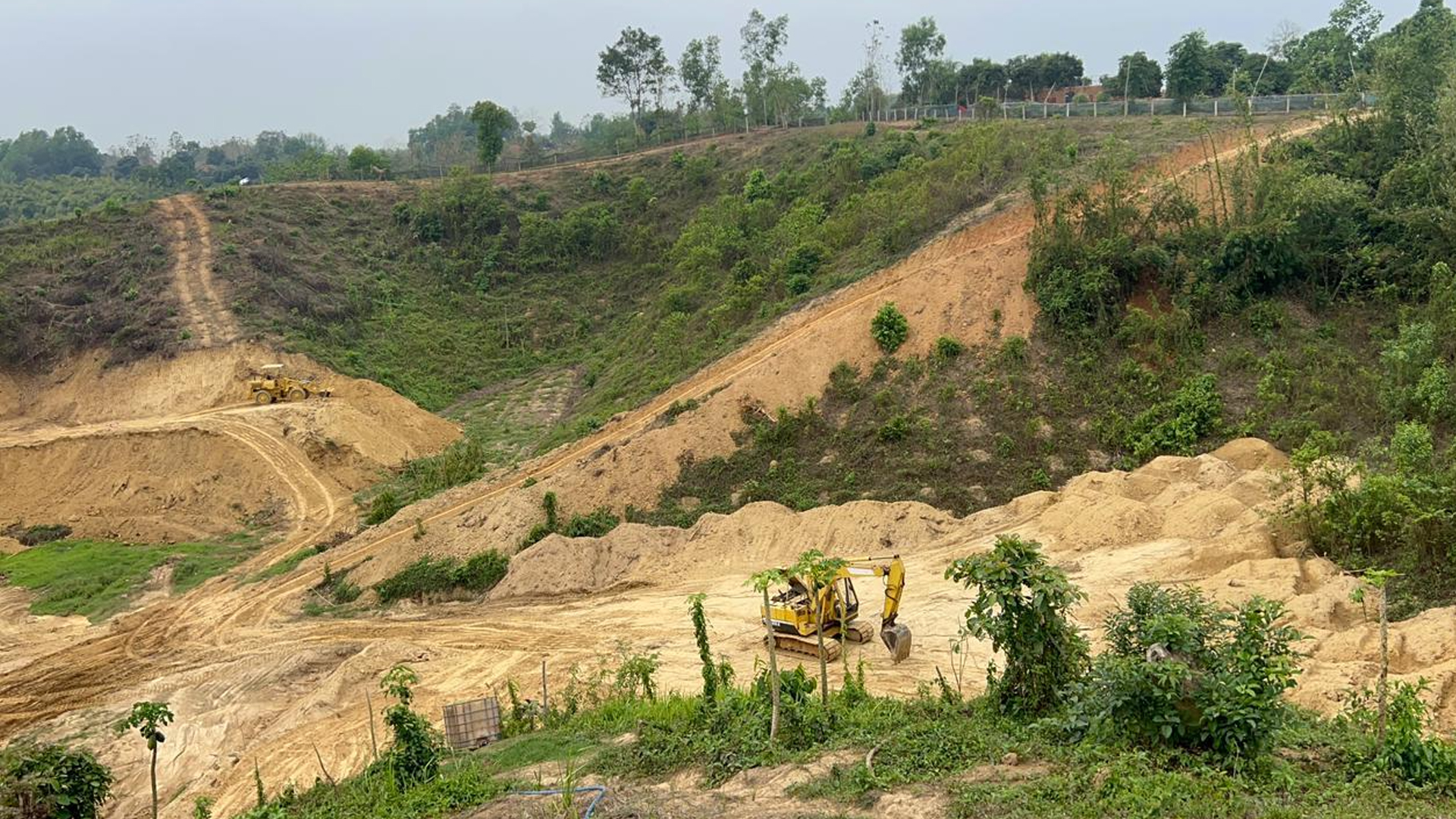বেড়েই চলছে পাহাড় খেকোদের আগ্রাসন, খাগড়াছড়িতে অভিযান