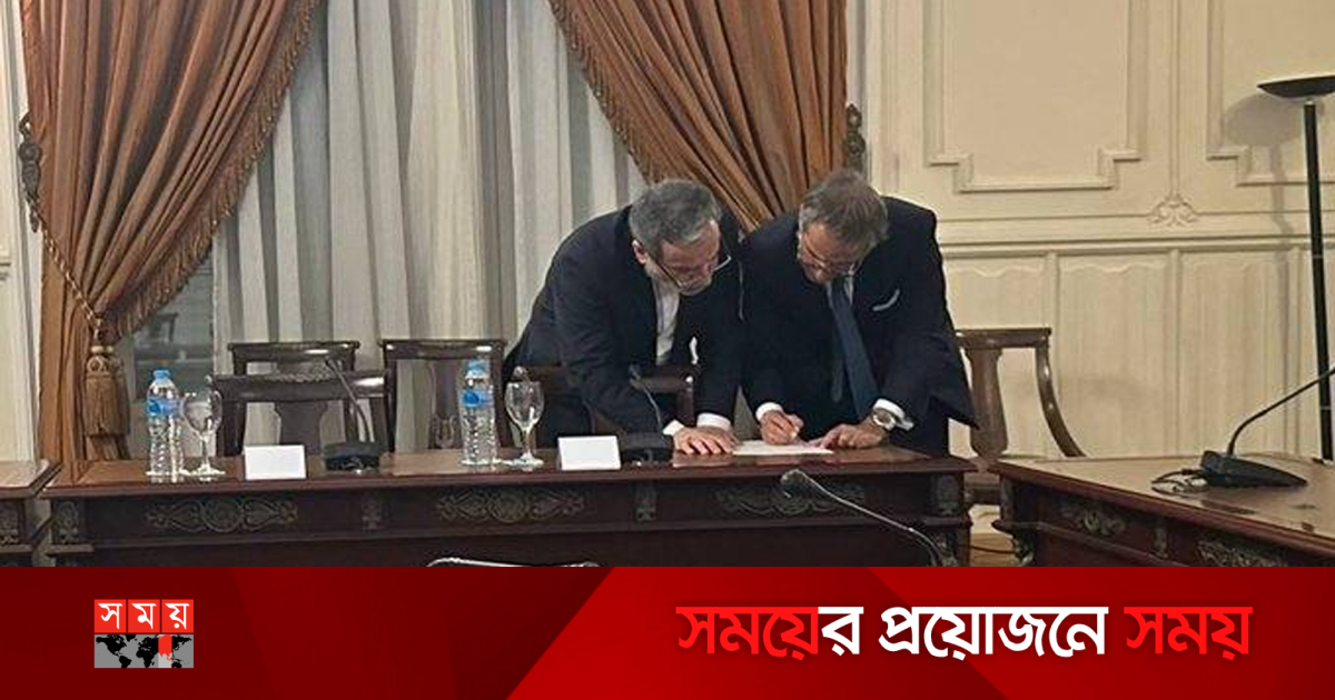 Yetuk rus lezbiyanlari yosh rus lezbiyenlariga dars berishadi Trannyni kim emdi?