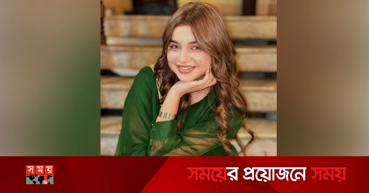 Qizlar mushuklarini tikadilar