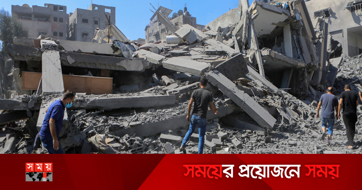 Katta mushukli joja bir shisha shampan vinosini qiniga soladi Egizak opa bilan jinsiy aloqa video